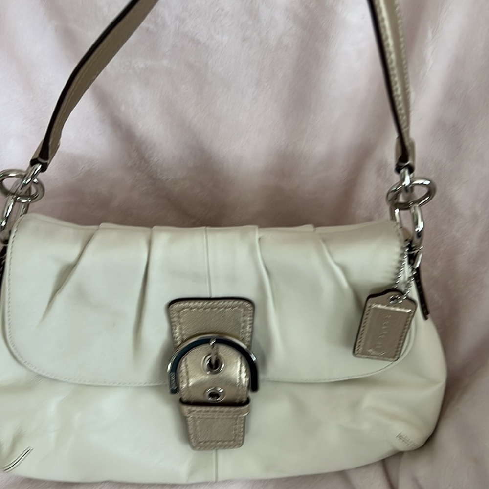 Coach bag cream and gold lavender inside - Picture 11 of 16